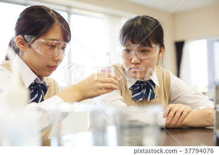 Junior high school student experiment chemistry laboratory high school student 37794076
