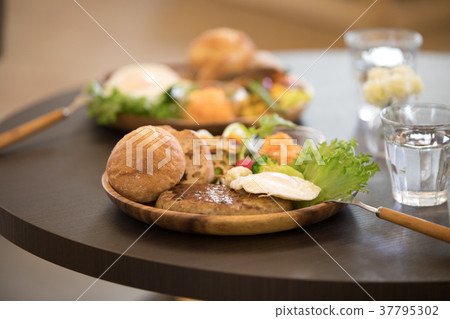 Cafe lunch plate Cafe lunch plate 37795302