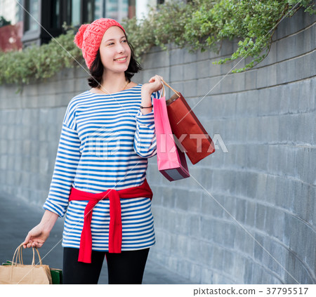 Shopping gift and present on holiday Shopping gift and present on holiday 37795517