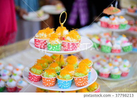 Mini cupcake topping with sweet Thai desert. 37798213