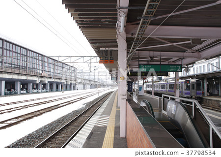 東北幹線系列701（盛岡地區）在北上站停靠 37798534