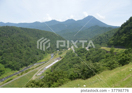 Overlooking Iwao Betsukawa, in the distance, Rausu-dake (Near Iwao Betsu Onsen / Shari-cho, Shari-gun, Hokkaido) Overlooking Iwao Betsukawa, in the distance, Rausu-dake (Near Iwao Betsu Onsen / Shari-cho, Shari-gun, Hokkaido) 37798776