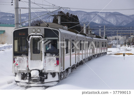 冬季從新青森站出發的大本線（秋田廣崎⇔青森） 37799013