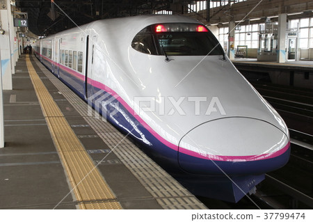 E2 Shinkansen Yamabiko train stopping at Kitakami Station E2 Shinkansen Yamabiko train stopping at Kitakami Station 37799474