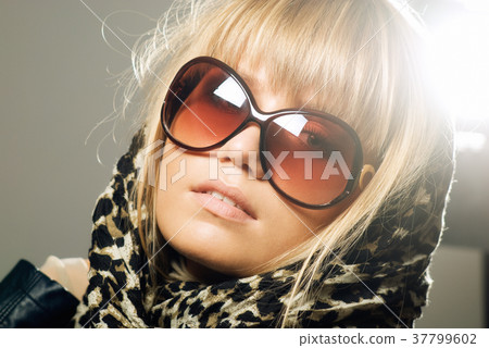 Close-up of a young woman wearing sunglasses  37799602