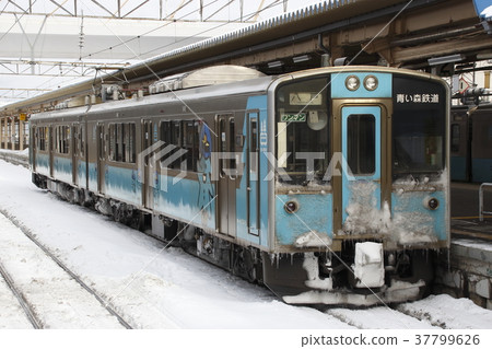 Winter blue forest railway line 701 series (joint ⇔ Aomori) 37799626