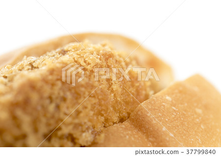 炸丸子麵包簡單的白色背景照片 37799840
