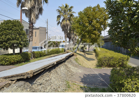 東日本大地震的破壞 37800620