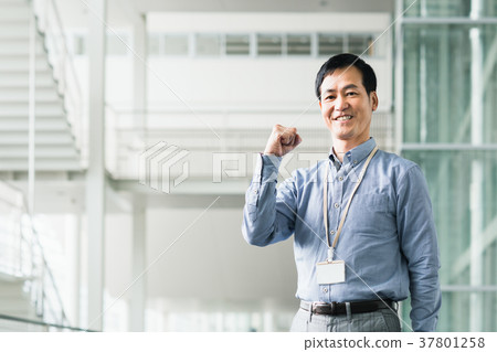 Middle businessman 37801258