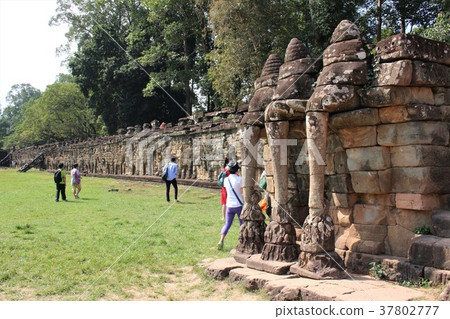 Angkor Thom * Terrace of elephants 37802777