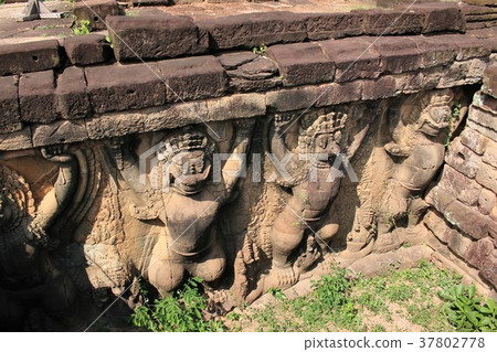 Angkor Thom * Terrace of elephants 37802778