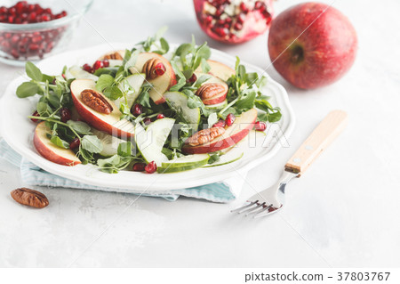 Light green apple pecan pomegranate salad Light green apple pecan pomegranate salad 37803767