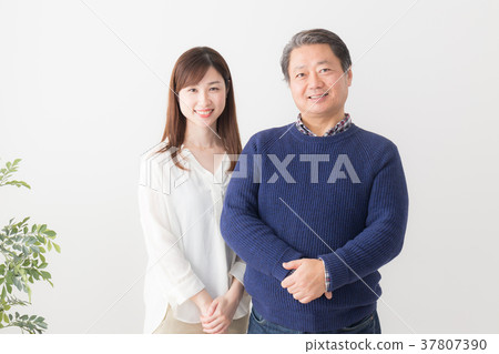 Parent and child father and daughter 37807390