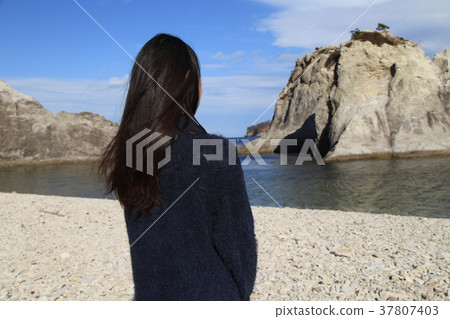 Iwate Women who look at Jyodogahama 1 37807403