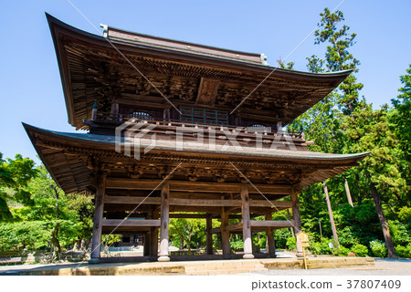 Mountain gate of Kamakura Engakuji Temple early summer Mountain gate of Kamakura Engakuji Temple early summer 37807409