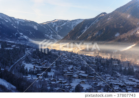 Mont Blanc on a Sunny Winter Afernoon Mont Blanc on a Sunny Winter Afernoon 37807743