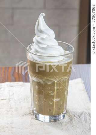 dessert 37807868