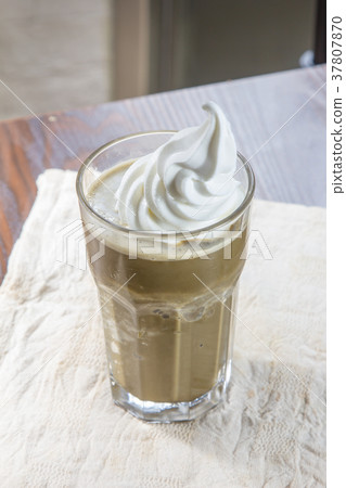 dessert 37807870