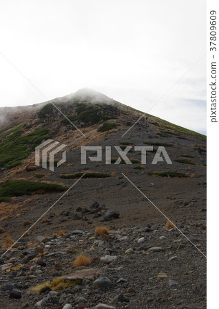 Norikura地平線早期的秋天 37809609