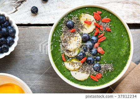Green smoothie bowl 37812234