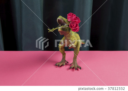 curtain dinosaure eating red roses flower 37812332