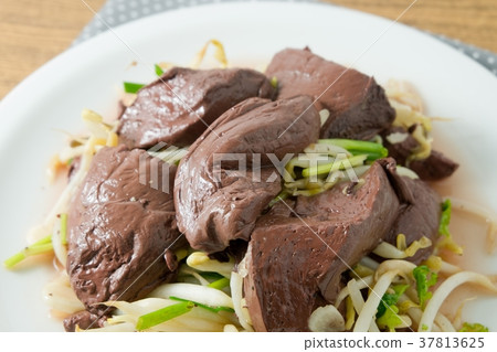 Close Up of Stir Fried Bean Sprout 37813625