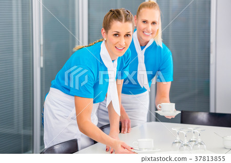 Caterer preparing business lunch Caterer preparing business lunch 37813855