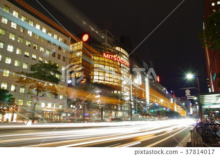 Night view around Fukuoka city Tenjin Watanabe street late January during a small snow dance ... 37814017