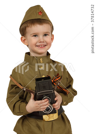 The little military correspondent 37814732
