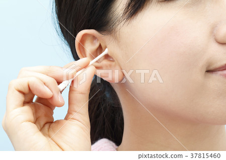 A young woman cleaning her ears A young woman cleaning her ears 37815460