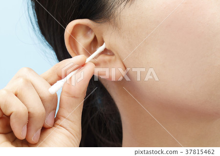 A young woman cleaning her ears 37815462