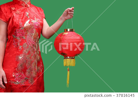 woman holding chinese new year lanterns woman holding chinese new year lanterns 37816145
