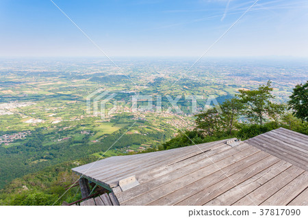 Paragliding platform 37817090