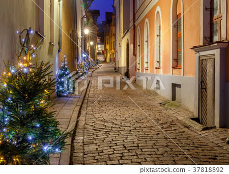 Tallinn. Old medieval street. 37818892
