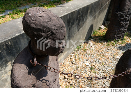 Monument of slaves dedicated to victims of slavery 37819084