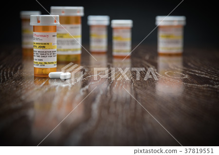 Variety of Non-proprietary Prescription Bottles 37819551