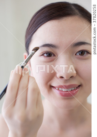 女人的化妝 女人的化妝 37820258