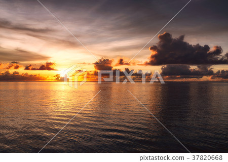 從關島Tumon海灘的日落 37820668