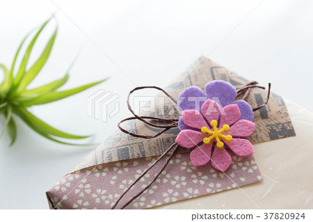 綠色和禮物 37820924