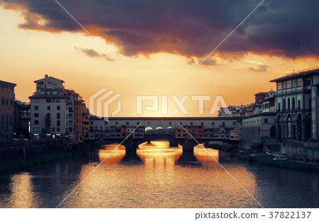 Florence Ponte Vecchio sunrise Florence Ponte Vecchio sunrise 37822137