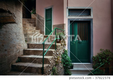 Vernazza alley Cinque Terre 37822378