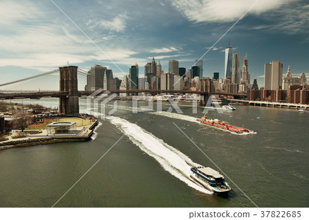 Brooklyn Bridge and downtown Manhattan Brooklyn Bridge and downtown Manhattan 37822685