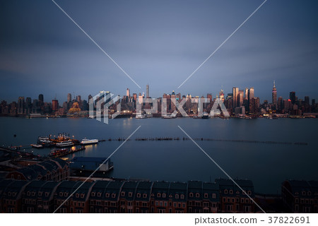 Midtown skyline over Hudson River Midtown skyline over Hudson River 37822691