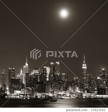 Moon Rise Manhattan Moon Rise Manhattan 37823202
