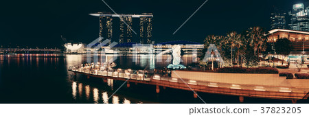 Singapore skyline 37823205