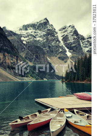 Moraine Lake Moraine Lake 37823811