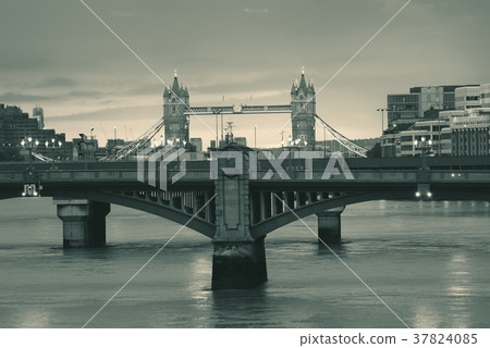 London cityscape 37824085