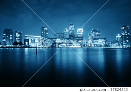 London Canary Wharf at night London Canary Wharf at night 37824223