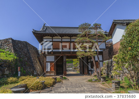 Komoro城堡主閘的風景在春天 Komoro城堡主閘的風景在春天 37835680