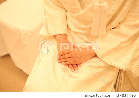 上帝式等候室的新娘 上帝式等候室的新娘 37837480